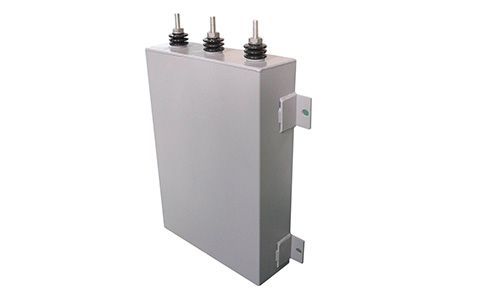 電容器的容量大小與什么有關(guān)？為什么？